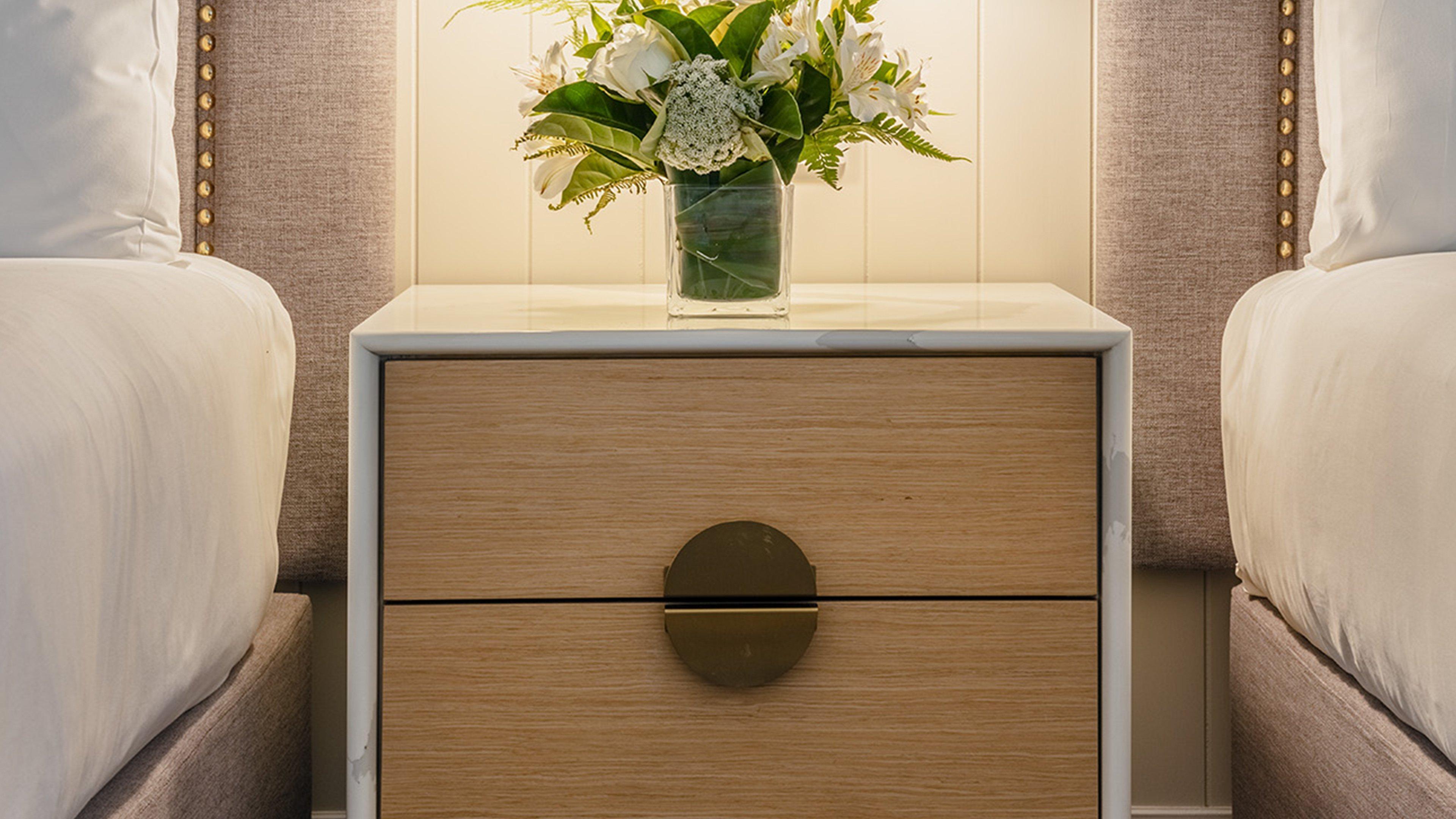 Intercontinental Sanctuary Cove Resort By Ihg Guldkusten Exteriör bild A bedside table