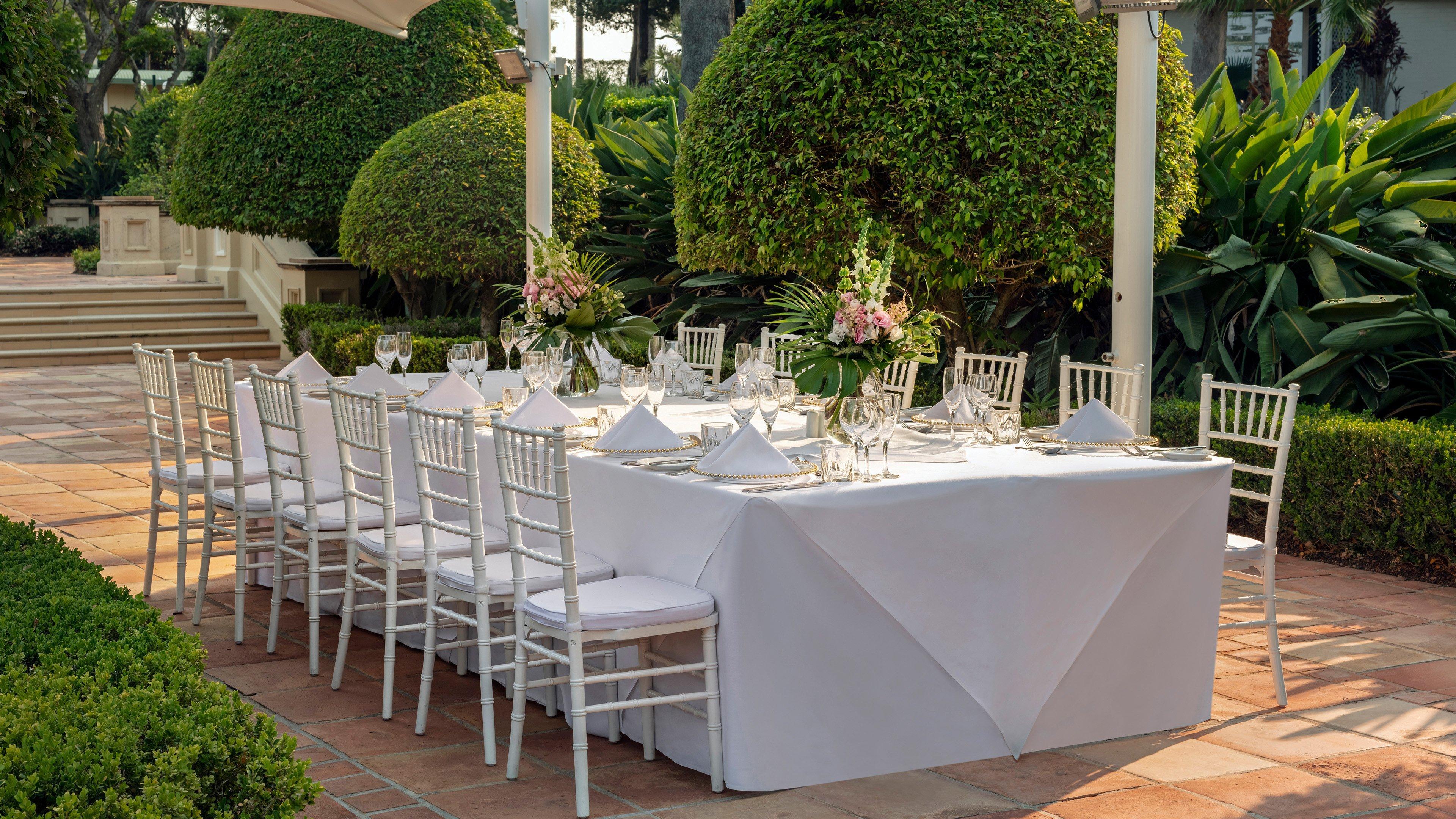 Intercontinental Sanctuary Cove Resort By Ihg Guldkusten Exteriör bild Chivari chairs at a wedding reception