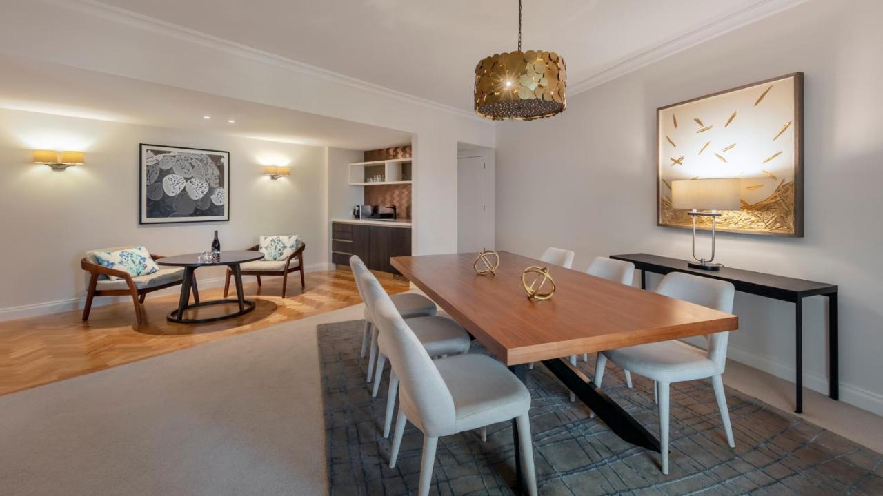 Intercontinental Sanctuary Cove Resort By Ihg Guldkusten Exteriör bild The interior of a suite at the hotel
