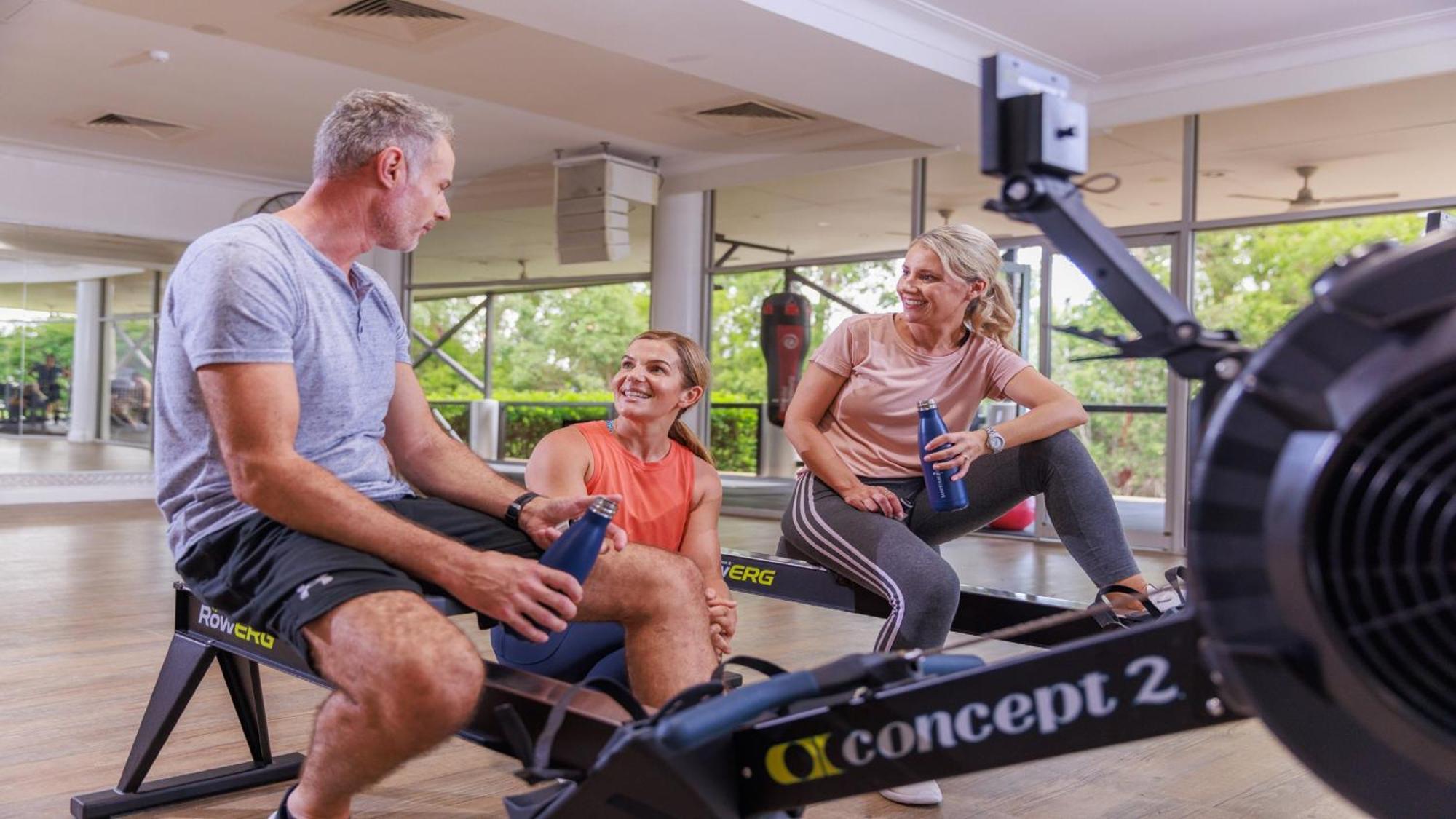 Intercontinental Sanctuary Cove Resort By Ihg Guldkusten Exteriör bild Personal training at a gym