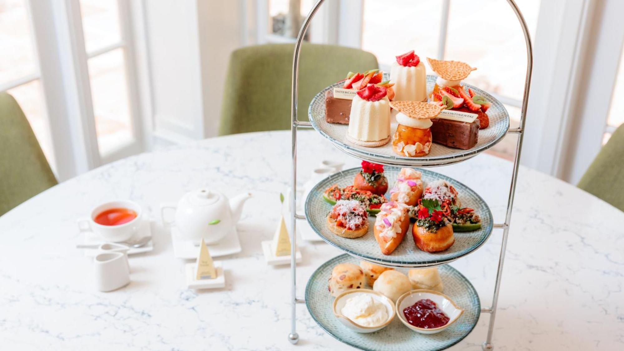 Intercontinental Sanctuary Cove Resort By Ihg Guldkusten Exteriör bild Afternoon tea at the InterContinental Sydney